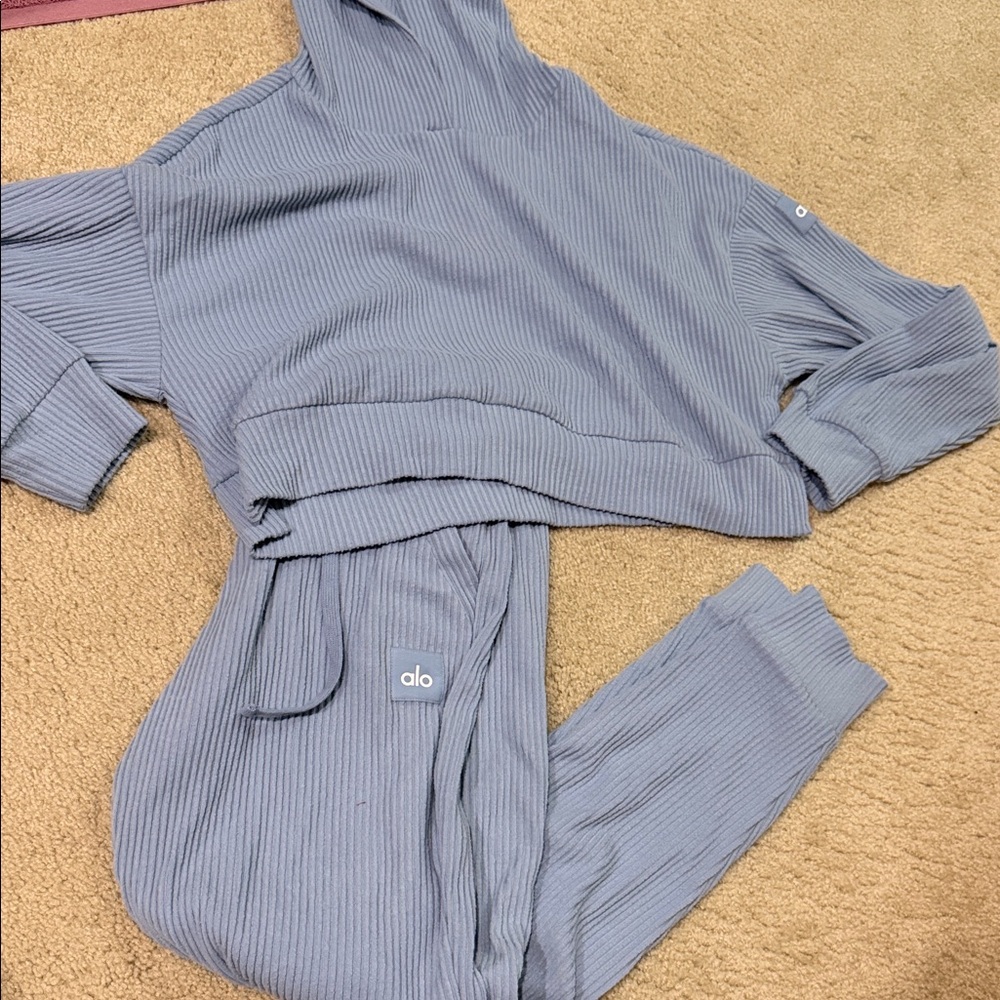 ALO Yoga Women's Light Blue Ribbed Jogger Set